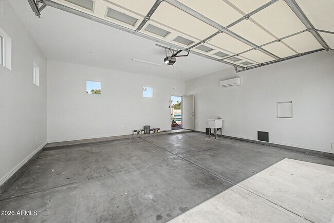Building Photo - 6133 E Mountain View Rd