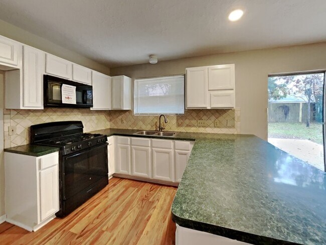 Building Photo - 2419 Sherwood Hollow Ln
