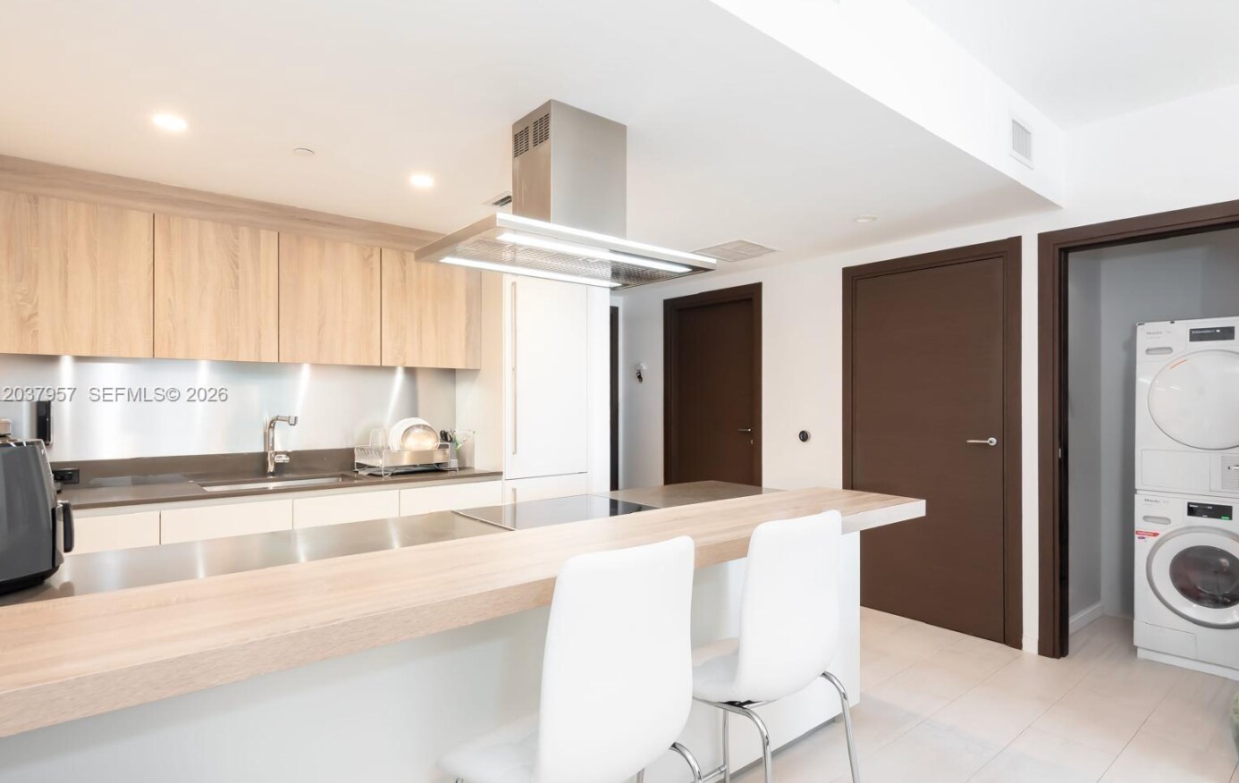 Building Photo - 1000 Brickell Plz