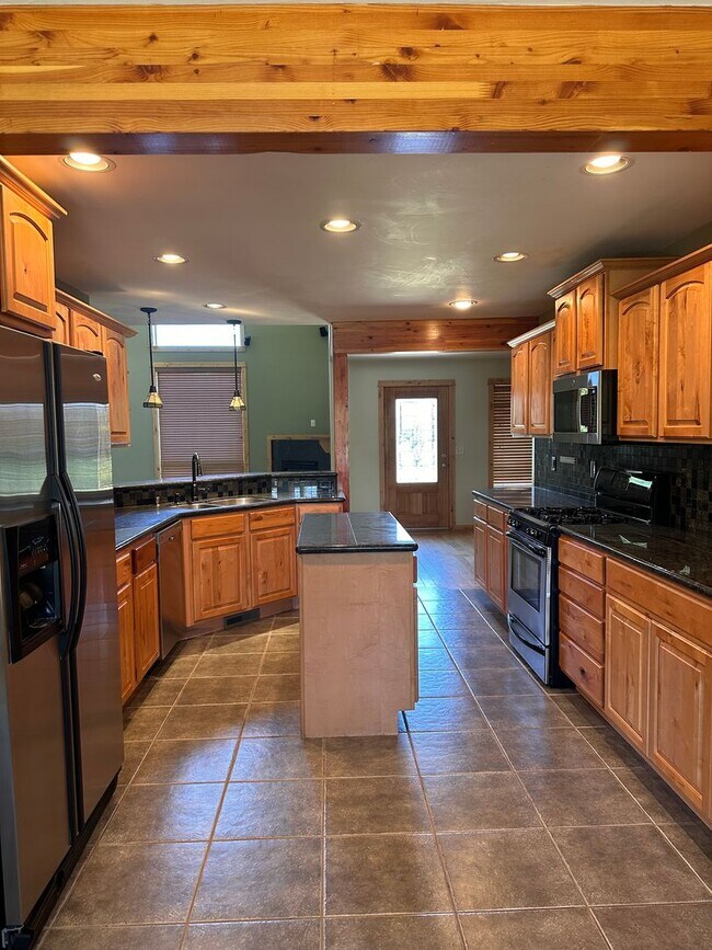 Building Photo - Gorgeous 3 Bedroom Home in Elk Grove Commu...