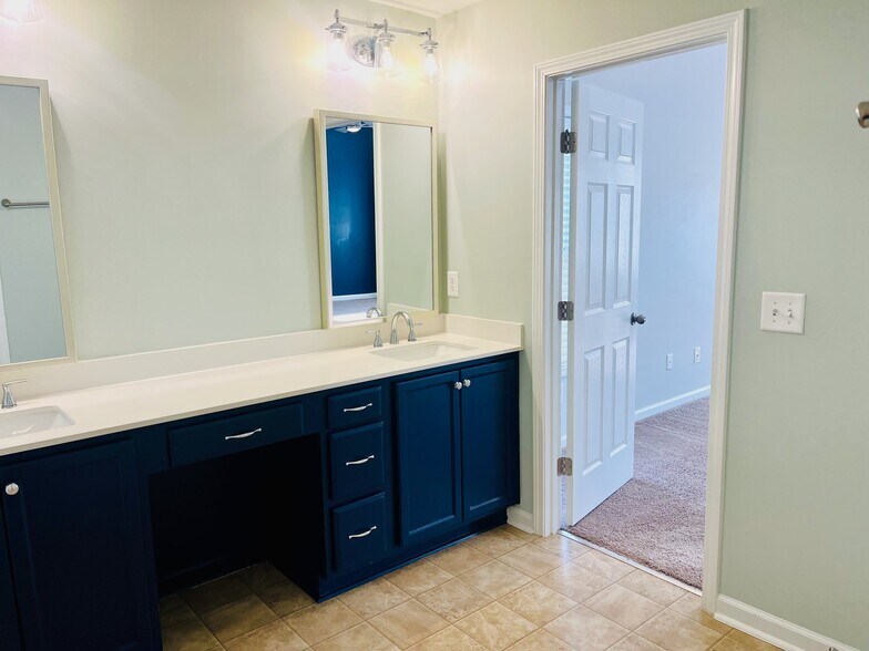 Building Photo - 1105 Circandian Ct