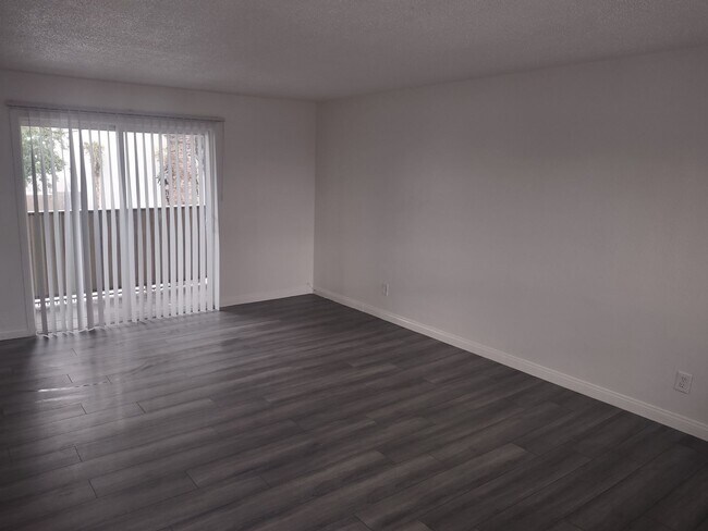 Building Photo - Minutes From UC Riverside. Large 1 bedroom...