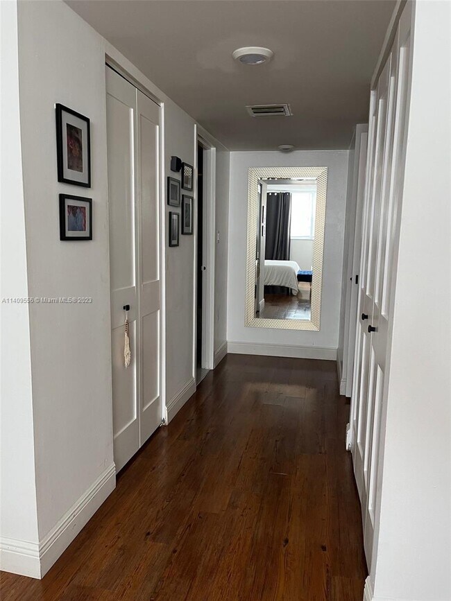 Building Photo - 13155 Ixora Ct