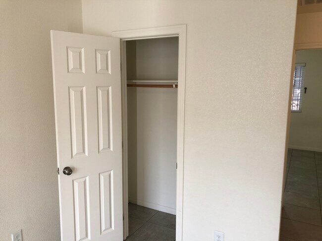 Building Photo - 2419 Daley St