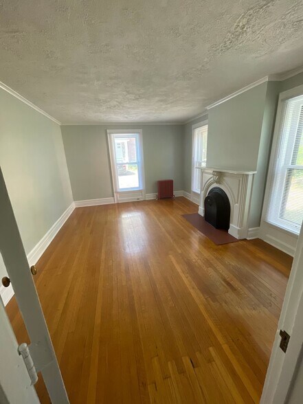 Back Bedroom - 1 - 110 Woodward St