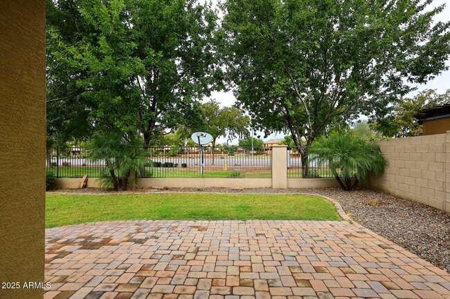 Building Photo - 11020 E Shepperd Ave