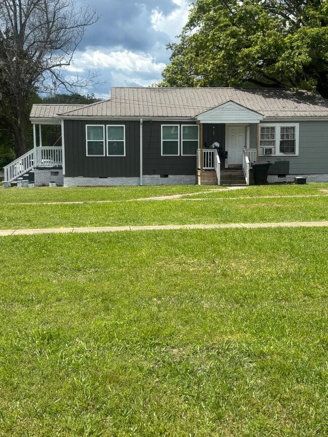 Building Photo - 229 13th St S