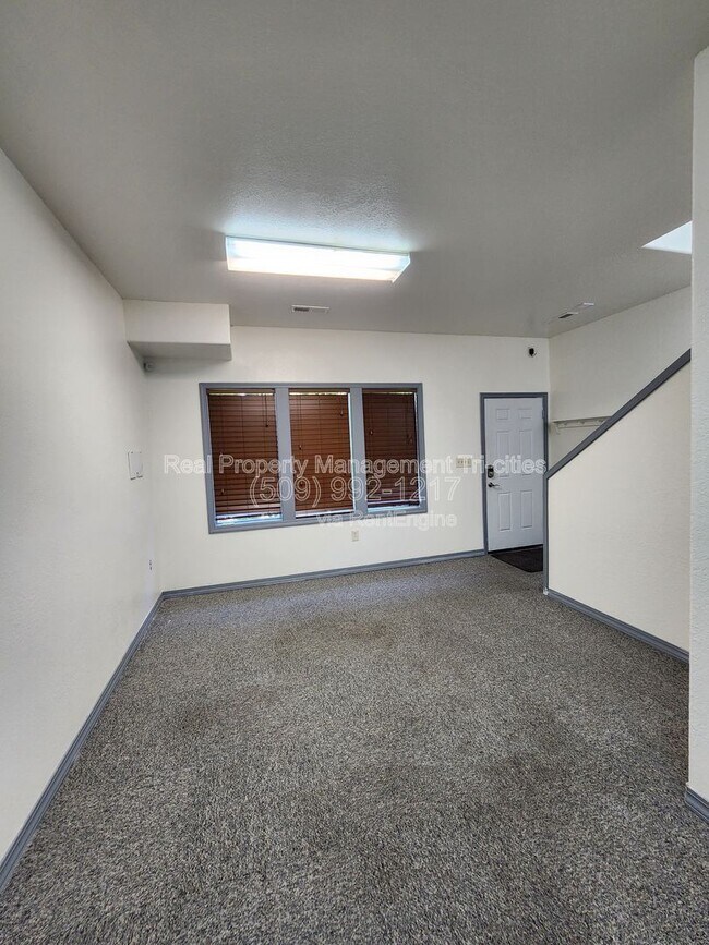 Building Photo - 721 S Union St