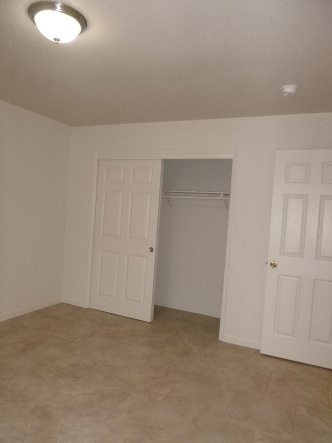 Building Photo - 3355 San Mateo Ct