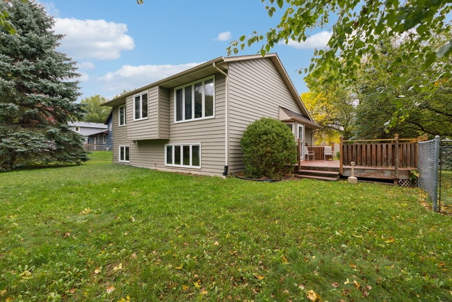 Building Photo - 2738 Chertsey Dr