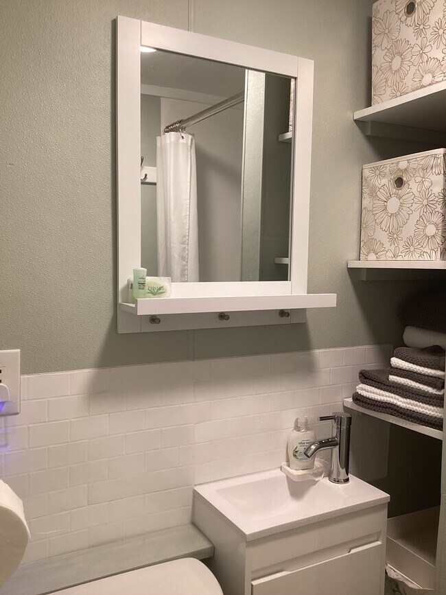 Building Photo - 2-1512 E Routt Ave