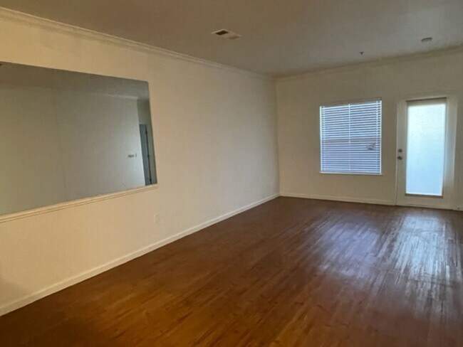 Building Photo - Condo for Rent – Antelope, CA
