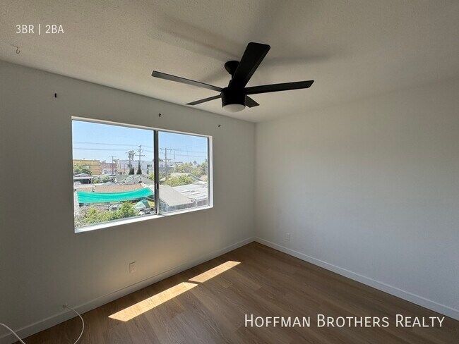Building Photo - 619 N Kingsley Dr