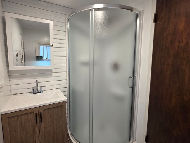 Building Photo - 117 Woodland Dr