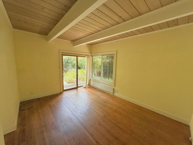 Building Photo - 504 Barone Ln