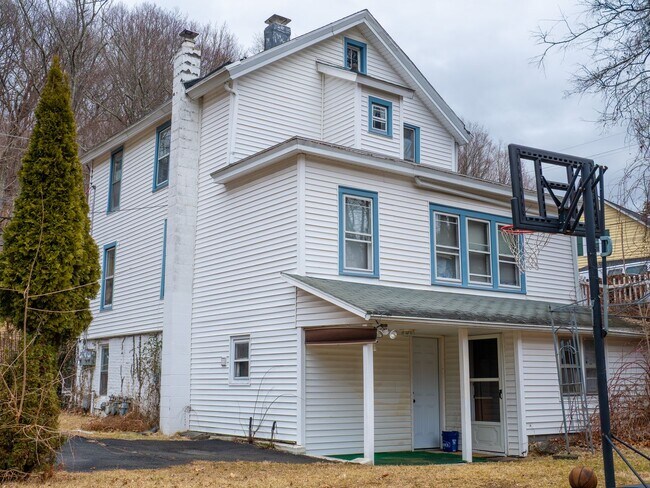 Building Photo - 427 Delaware Ave
