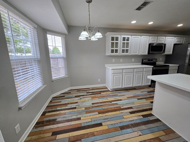 Building Photo - 817 Maricopa Dr