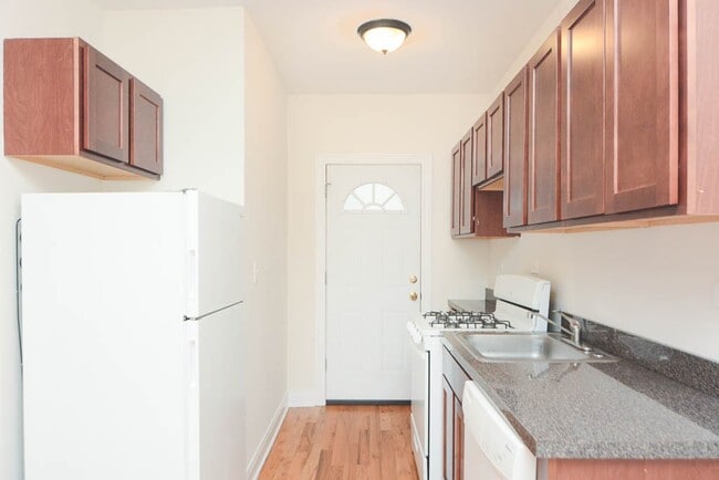 Building Photo - 631 W Cornelia