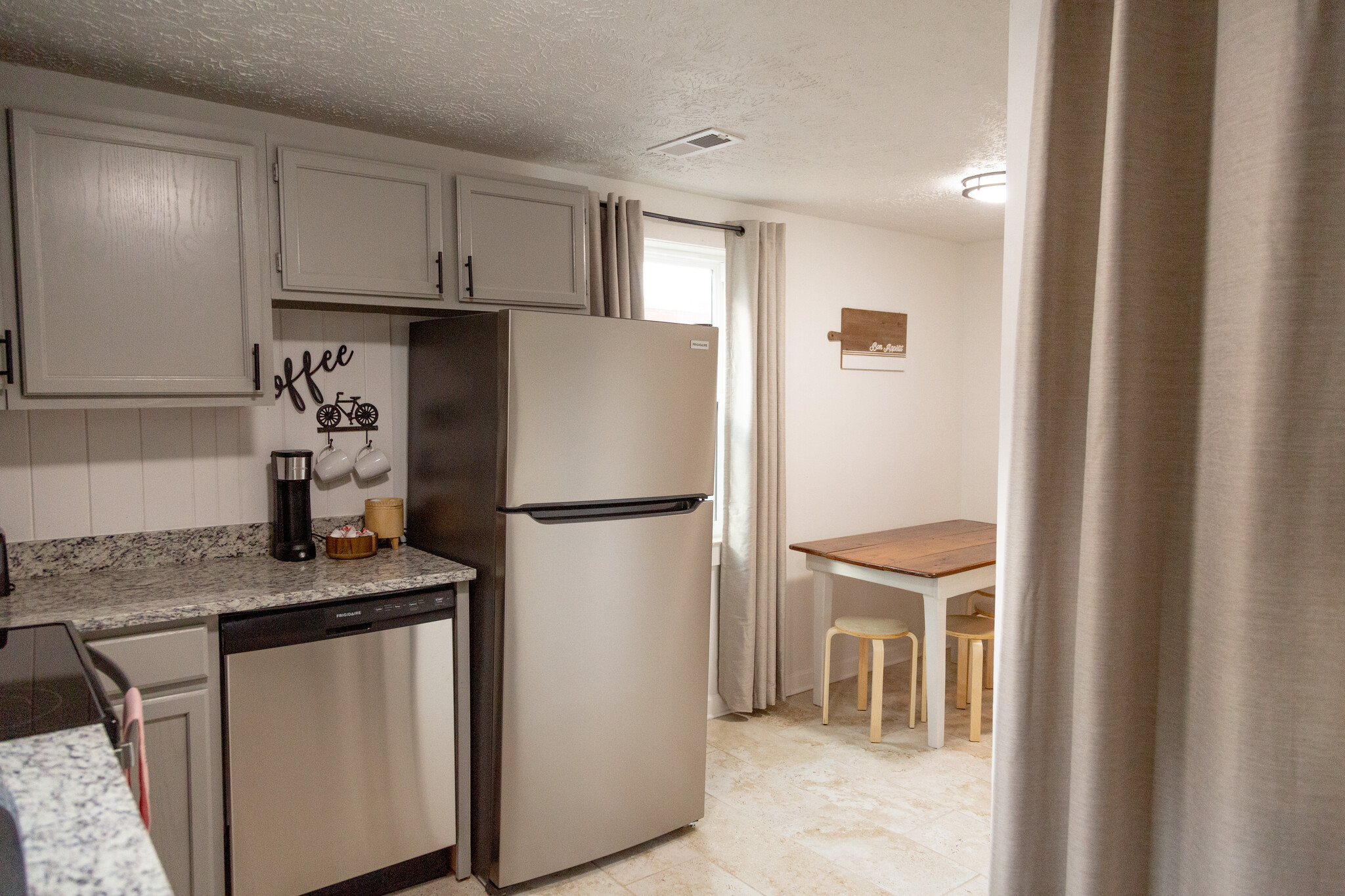 Kitchen/ Dining - 315 Doyle St