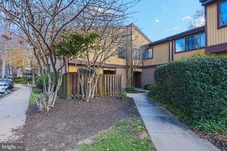 Building Photo - 6331 Red Cedar Pl