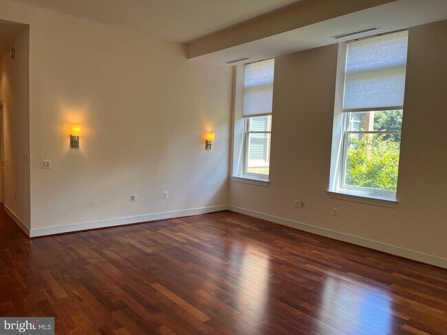 Building Photo - 2425 L St NW