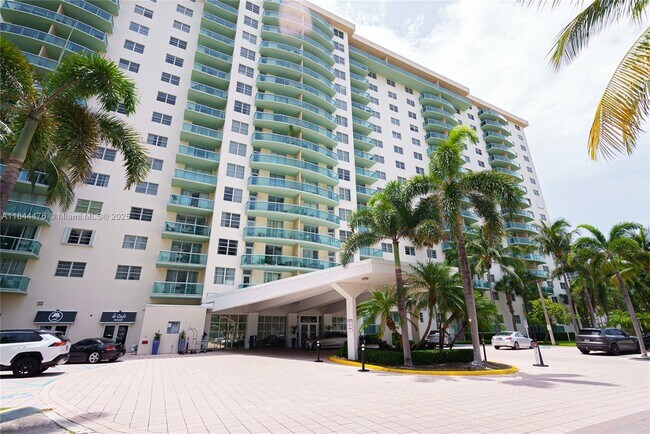 Primary Photo - 19390 Collins Ave