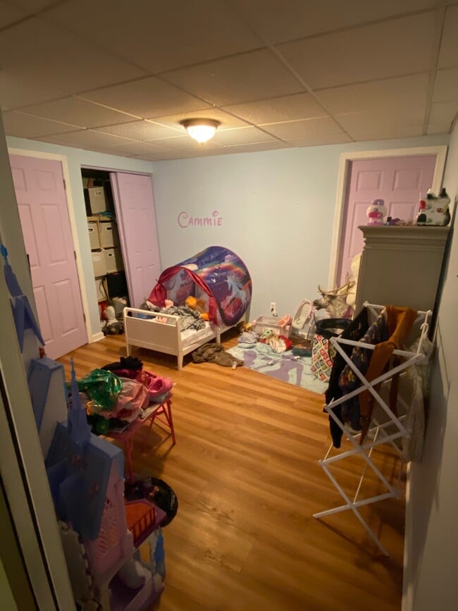 Second bedroom - 8012 Harpers Ln