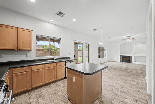 Building Photo - 3983 S Crosscreek Dr