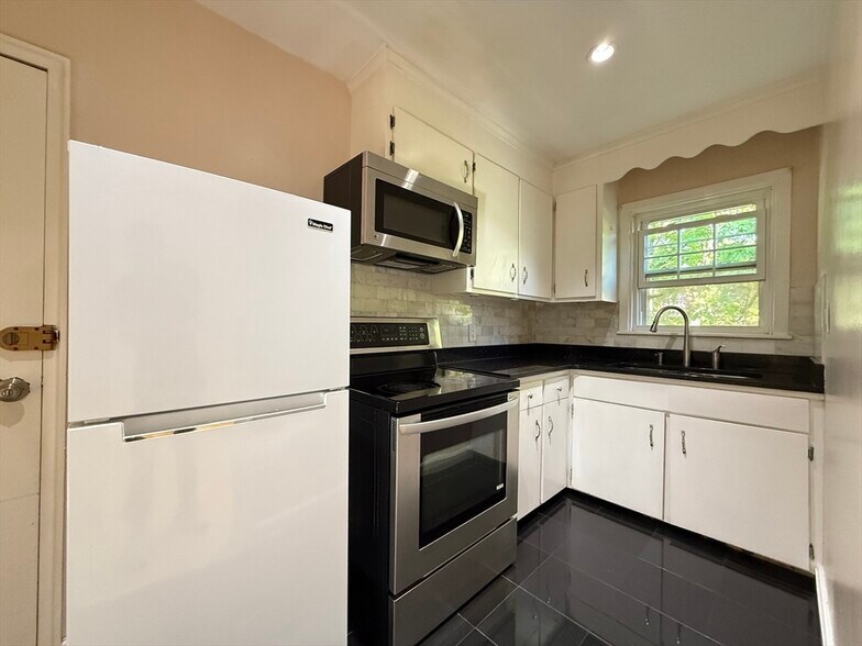 Building Photo - 5 Dexter St