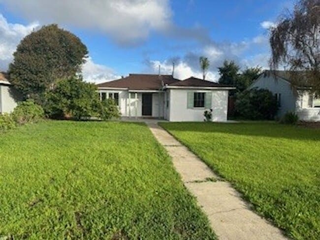 Building Photo - Three Bedroom Single Family Home