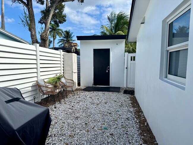 Building Photo - 4540 SW 28th Terrace