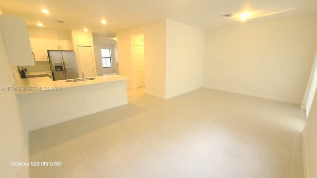 Building Photo - 226 SW 159th Ct