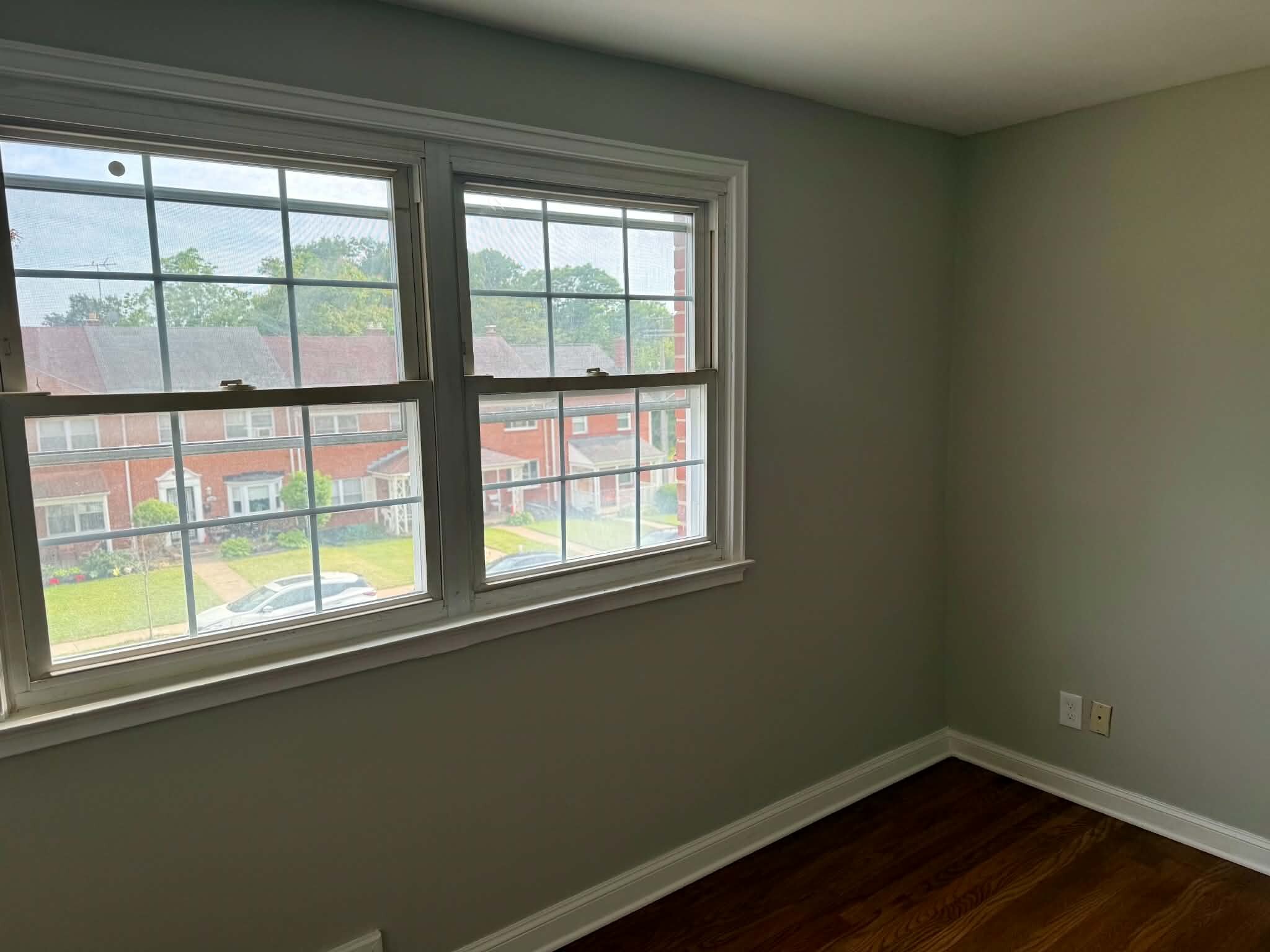 Building Photo - 1708 Hartsdale Rd