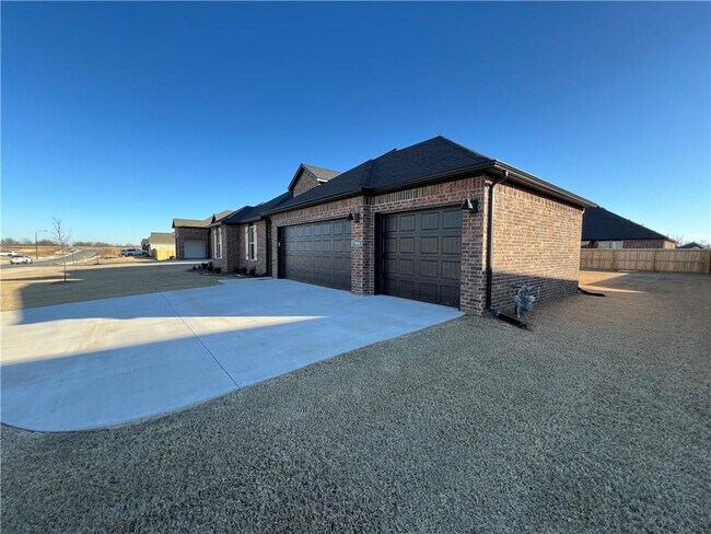 Building Photo - 7004 E Sugarloaf St