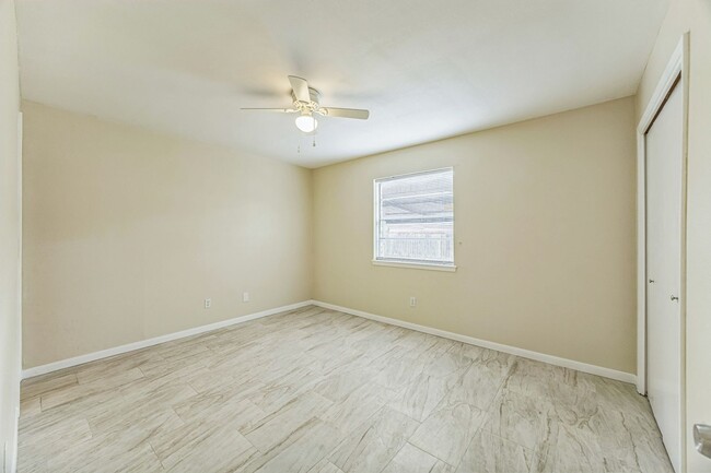Building Photo - Renovated  condo in the heart of McAllen, ...