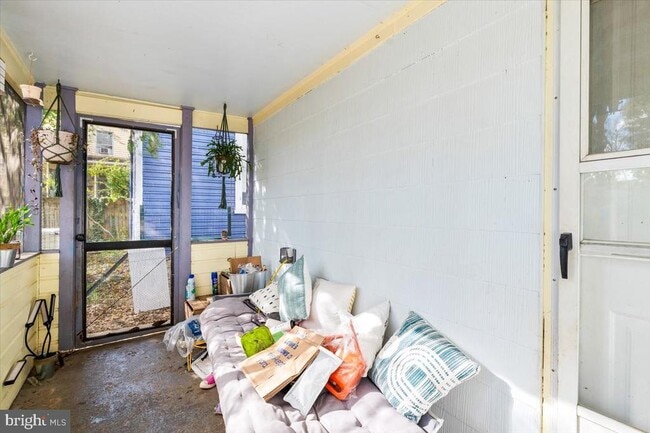 Building Photo - 222 S Raleigh St