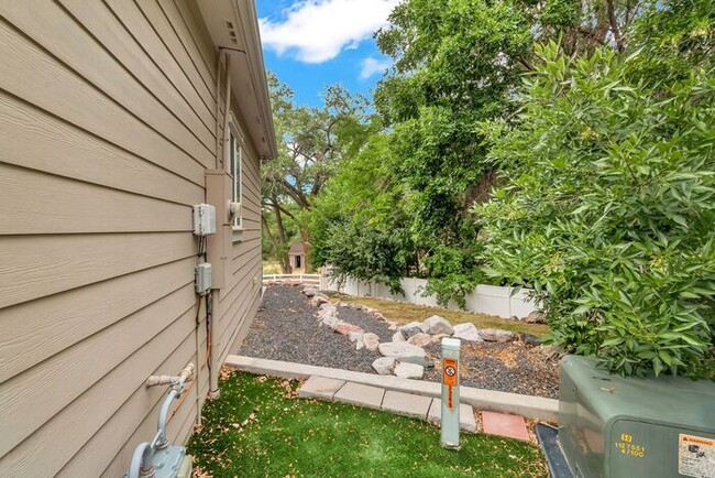 Building Photo - Beautiful & Spacious 4Bd 3.5Bath Home w/An...