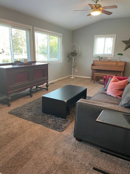 Building Photo - 2863 Foster Ave