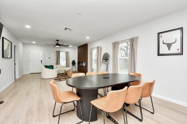 Building Photo - 2811 Winbern St