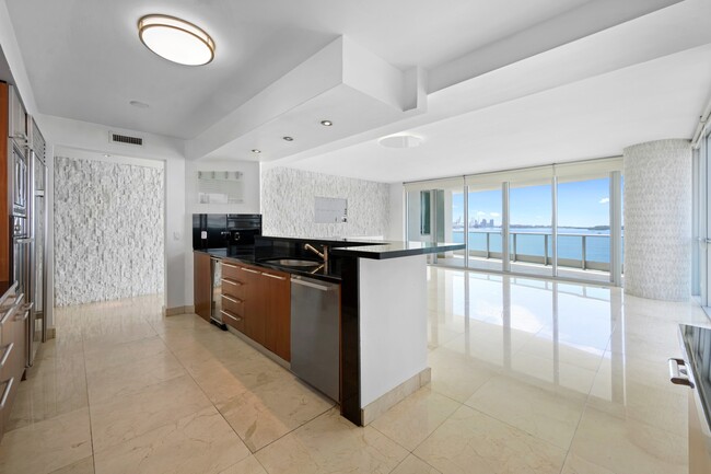 Building Photo - 1331 Brickell Bay Dr