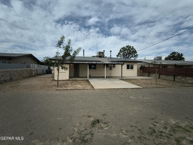 Building Photo - 4918 Guadalupe Dr