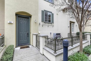 Building Photo - 690 Claridad Loop