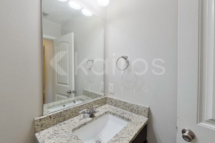 Building Photo - 106 Regis Way