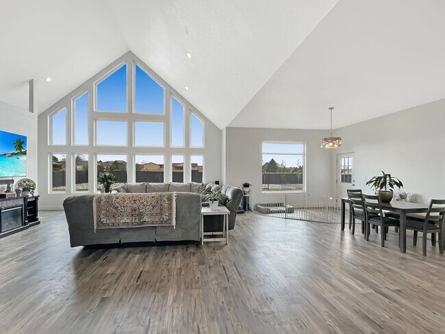 Building Photo - 1328 S Papago Dr