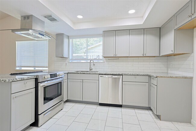 Building Photo - 9910 Kent Towne Ln