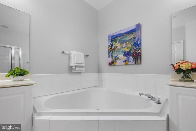 Building Photo - 4950 Brenman Park Dr