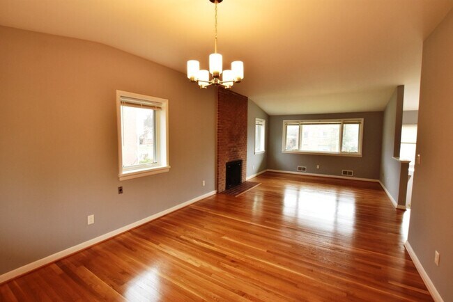 Building Photo - Awesome 4BR, 3BA Close In Bethesda Home With 2 Car Garage!!!