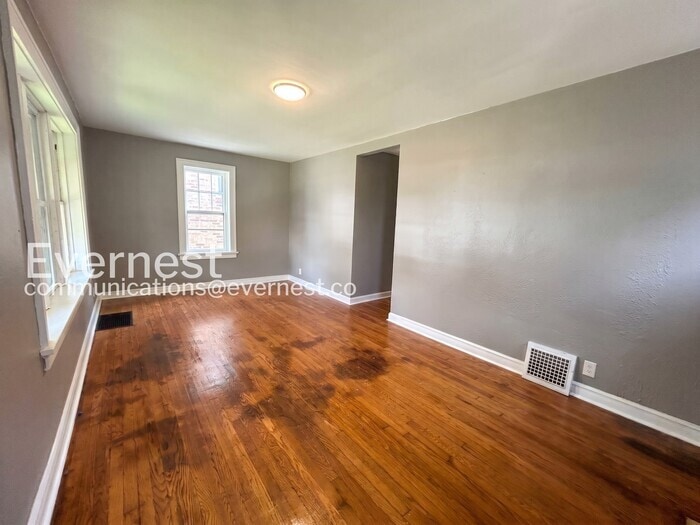 Building Photo - 5932 Floy Ave