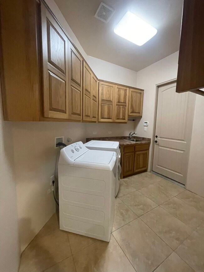 Building Photo - 42 Express Blvd