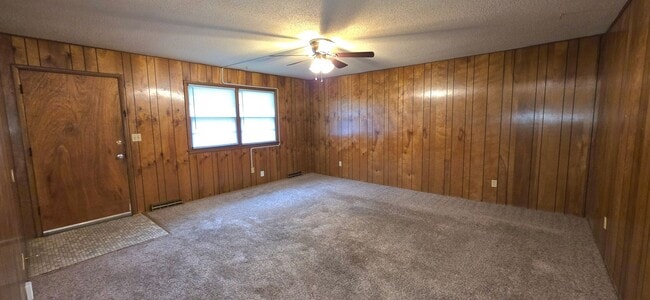Building Photo - 2 Bedroom 2 Bathroom Duplex near Missouri State University! $825!